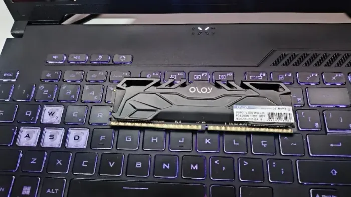 Memória Oloy 8GB 3000MHz
