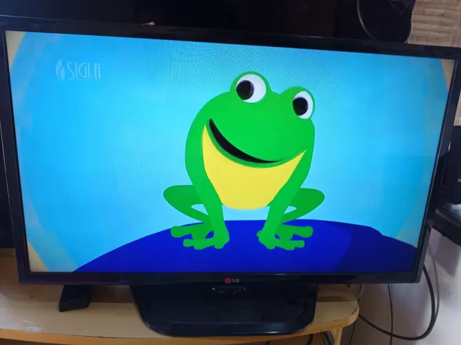 Tv funcionando perfeitamente 32 polegadas smartv