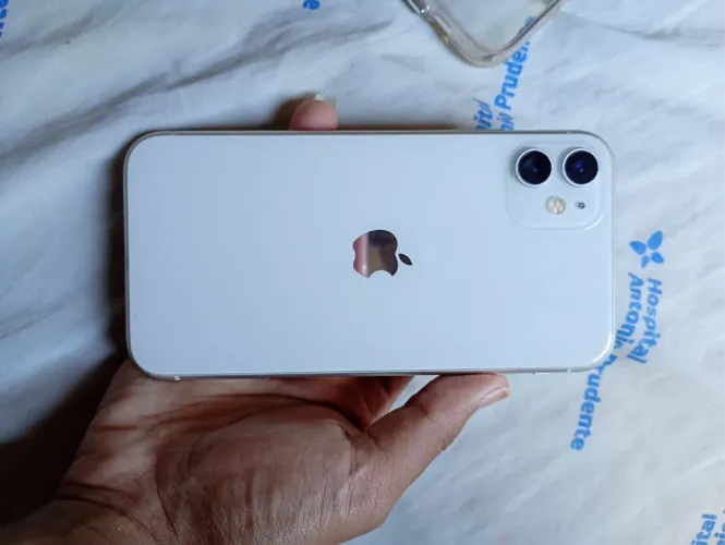 iPhone 11 branco 64Gb