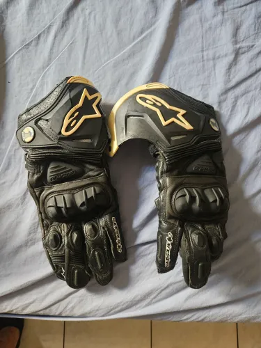 Luva Alpinestars usada em ótimo estado. Tamanho XL.