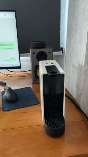 Cafeteira Nespresso mini essenza 