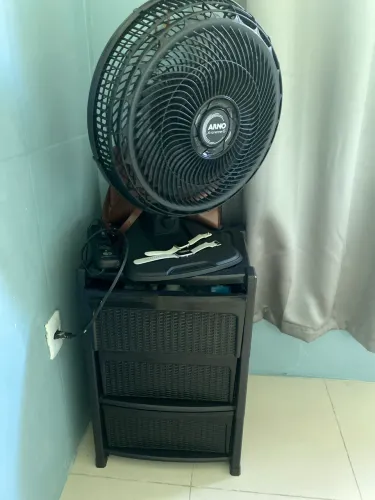 Ventilador e gaveteiro