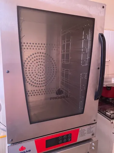 Forno de convecção a vapor