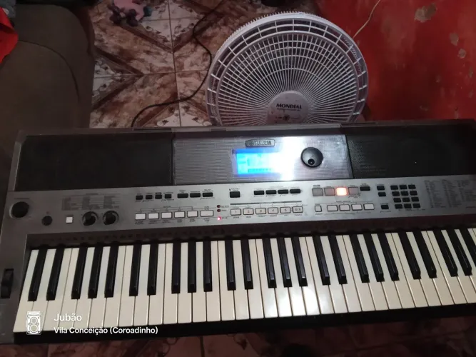 Vendo teclado ? Yamaha semi novo