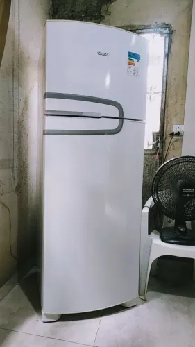 Vende-se geladeira Electrolux funcionando perfeitamente vem conservada FROST FREE 