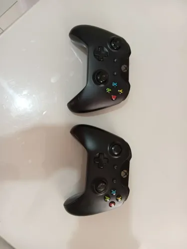 2 controles de vídeo games funcionando XBOX original