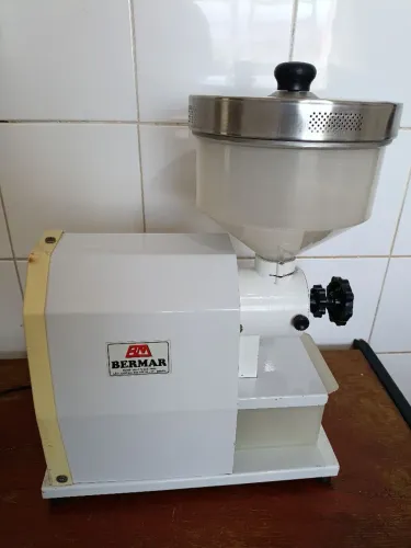 Moedor de Grãos Elétrico Bermar Profissional