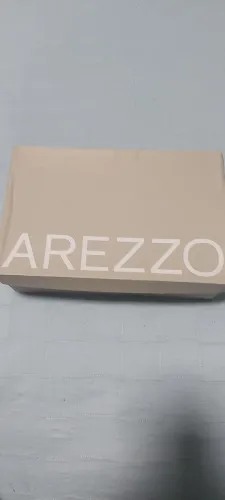 Sandália Arezzo nunca usada na caixa R$120.00