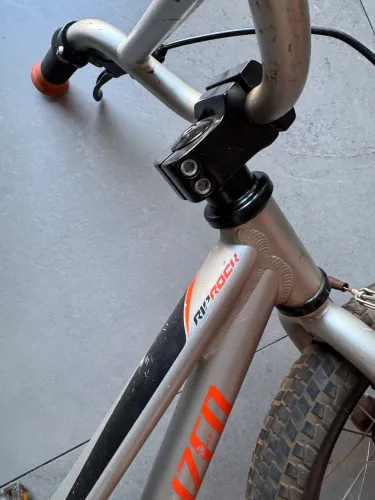 Specialized riprock aro 16