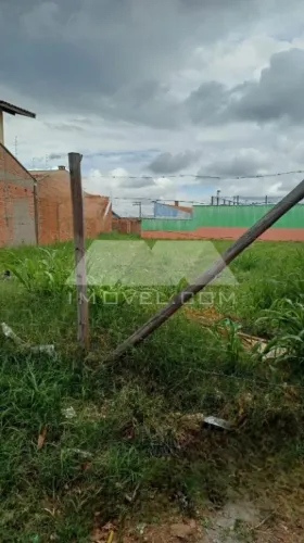 TERRENO PLANO MEDINDO 413 ,00 M2 PLANO