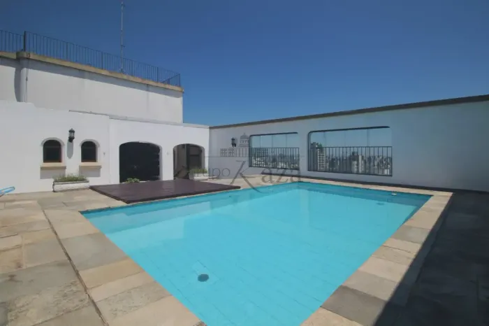 Cobertura - Jardim Paulista - 3 Suítes - 643m².