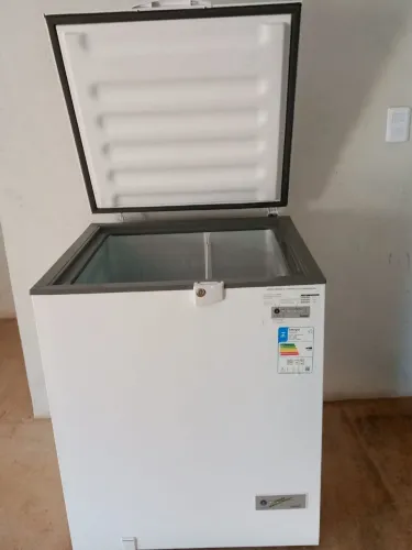 Freezer bivolt Consul 2meses de uso.