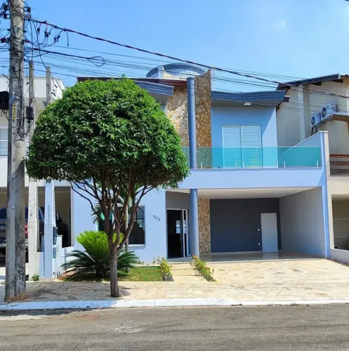 Sobrado para aluguel e venda possui 250 metros quadrados com 3 quartos Condomínio Golden P