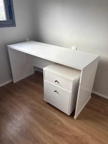 Conjunto escrivaninha e gaveteiro MDF