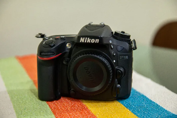 Câmera Nikon D7100 (Corpo) - Funcional e Pronta para Fotografar