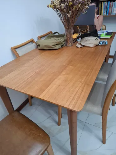 Mesa de jantar e 6 cadeiras
