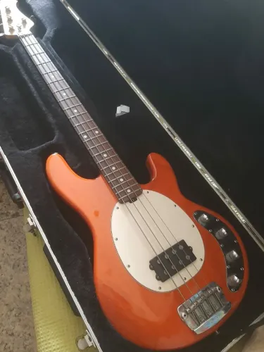 Baixo Musicman Stingray Americano