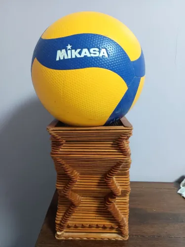 VENDO UNA BOLA DE VÔLEI MIKASA