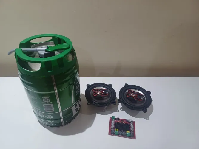 Título Sugerido: Caixa de Som Personalizada (Estilo Heineken) - Projeto Exclusivo!
