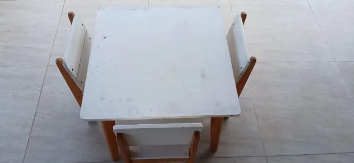 Mesa infantil Cola e Decora de Madeira + 3 cadeiras