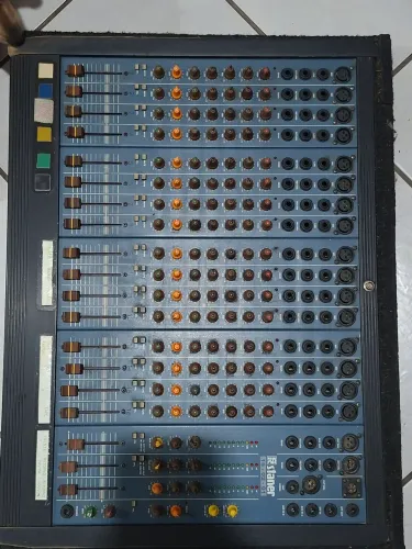 Mesa de som analógica Staner 16 canais - usada
