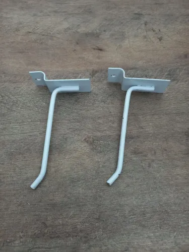 Gancho para painel caneletado