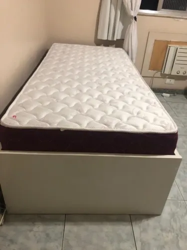 Cama de solteiro em MDF branco da Tok Stok- Usada 