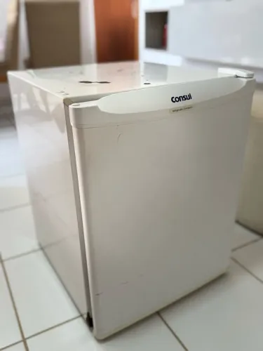 VENDE SE UM FRIGOBAR DA CÔNSUL