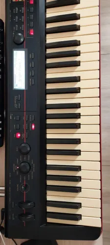 Korg Kross - versão 1 - 61  teclas