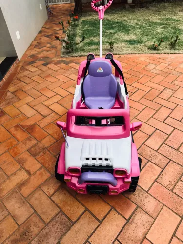 Carro para criança Jeep pedal