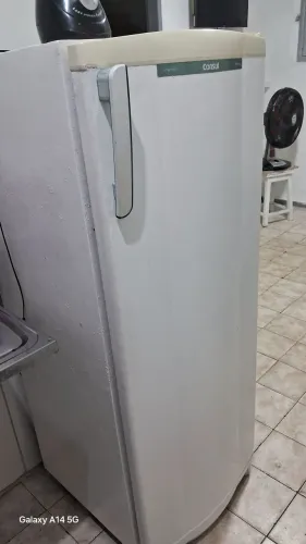 Geladeira cônsul pequena