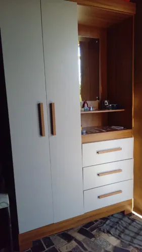 Vendo um guarda roupa de solteiro top