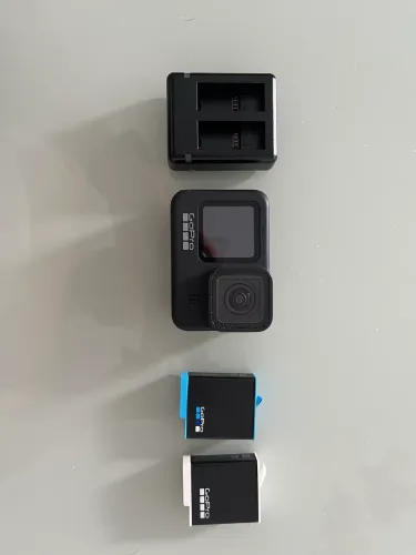 Câmera GoPro Hero 9 com duas baterias, carregador portátil 