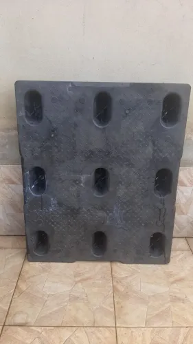 Pallet de plástico reforçado 
