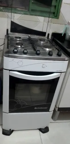 Vendo fogão Branco continental 4 bocas porém uma trempe não funciona as outras três sim