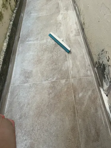 Piso antiderrapante 57x57 Caribe natural da Cebras