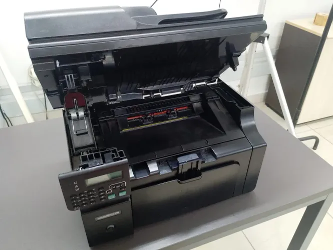 Impressora multifuncional monocromática HP LaserJet Pro M1212NF