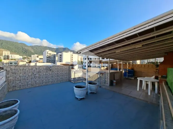 Linda Casa com 228m2 reformada e bem dividida, 02 vagas! Rua Aprazivel e familiar ao lado