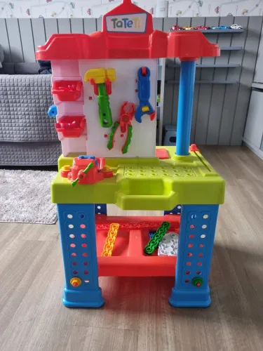 Bancada de Ferramentas Infantil TaTeTi - Completa e em Excelente Estado