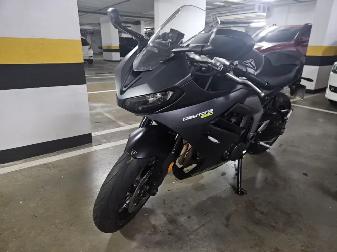 Daytona 660 muito nova