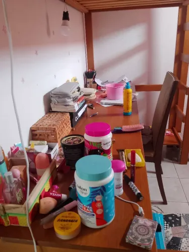 Cama escritório semi nova , motivo mudança