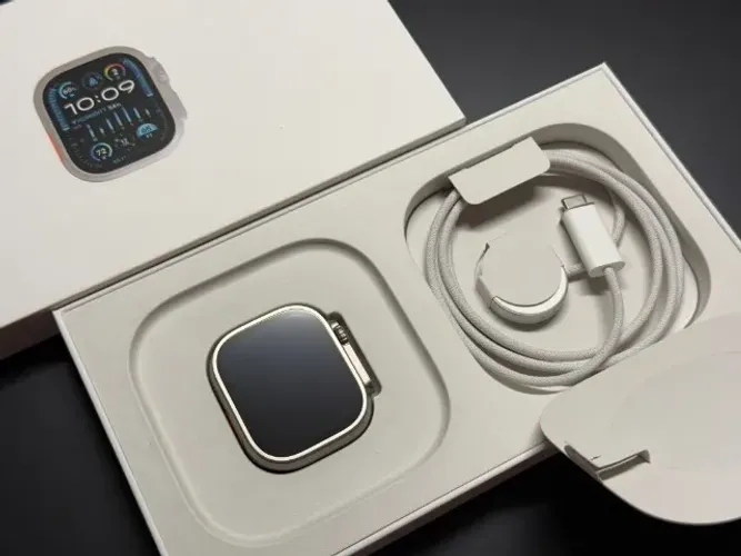 Apple Watch Ultra 2 | Natural Titanium | Pulseira Blue Ocean | Bateria 95% |