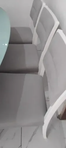 Mesa trabalhada em perfeito estado