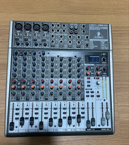 Behringer x1622 USB