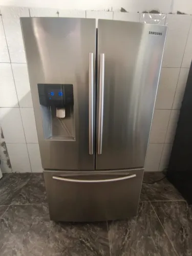 Geladeira SEMINOVA French Door SANSUNG RF263BEAESL 682 Ltrs (127volts)