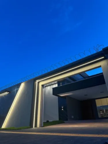VENDO CASA TERREA COM 3 SUÍTES NO RESIDENCIAL ITALIA PRÓXIMO AO BALNEÁRIO MEIA PONTE