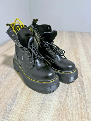 Bota Dr. Martens Jadon Plataforma Couro Preta - Nunca Usada (Tam 42 BR / 44 EU)