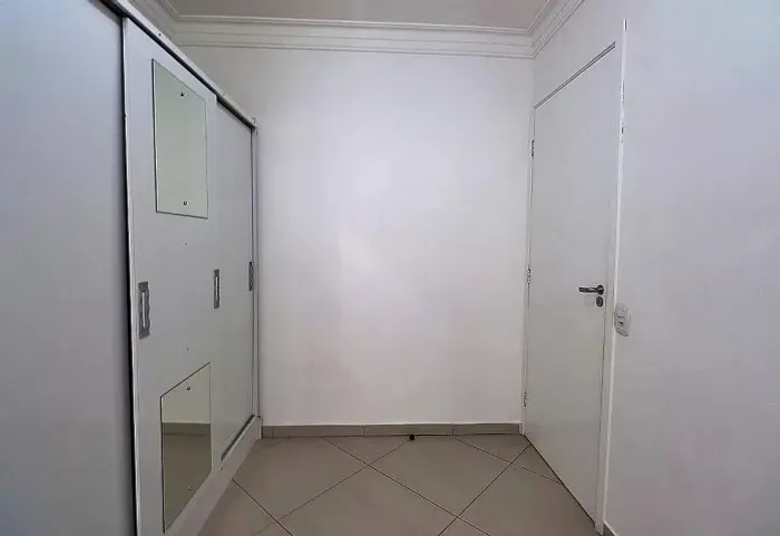 Apartamento ( 2 dormitórios ) , aluguel anual com caução e com mobília.
