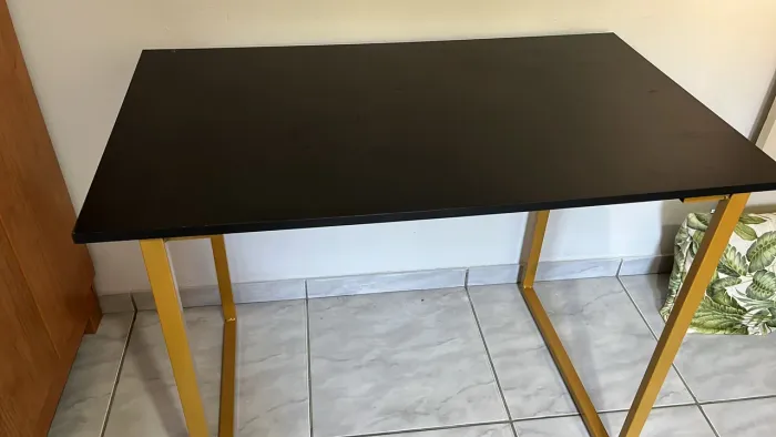 Vende- se mesa