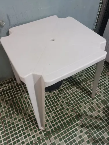 4 mesas e 12 cadeiras